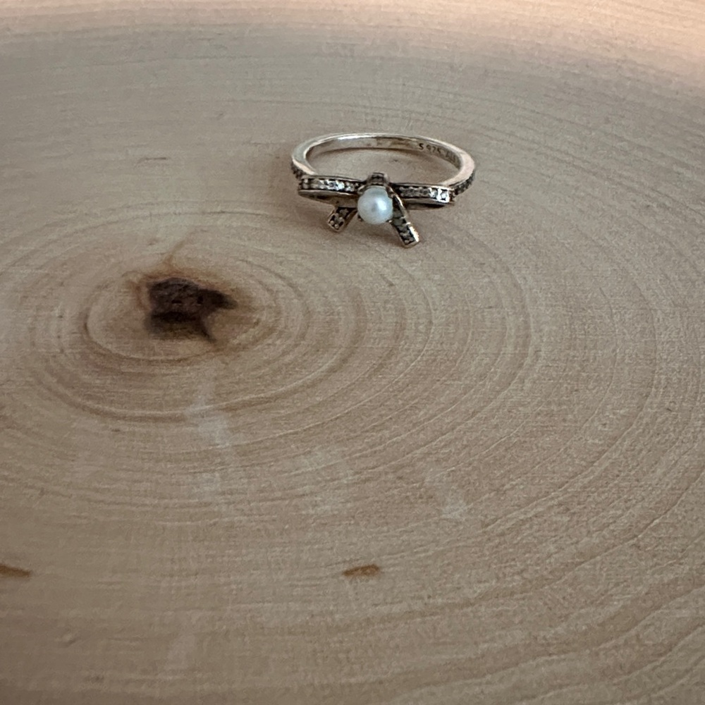 Pandora Silver Bow Ring with Pearl